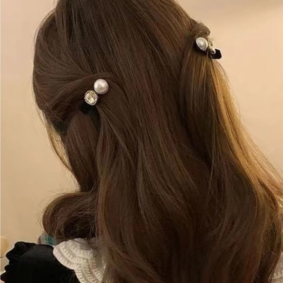 2pcs Women black / White Faux Pearl Decor Hair Clips - Picture 5 of 6